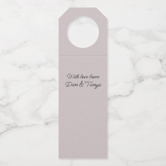 Verpakt in een roze strik flessenhanger (Achterkant)