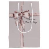 Verpakt in een roze strik medium cadeauzakje (Achterkant)