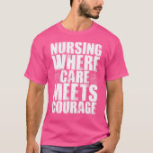 Verpleegkunde waar zorg moed ontmoet t-shirt (Voorkant)