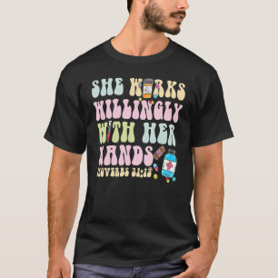 verpleegkundige apotheker die ze bereidwillig met t-shirt