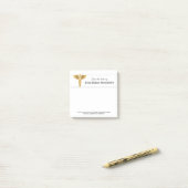 Verpleegkundige arts medische vertegenwoordiger na post-it® notes (Op bureau)