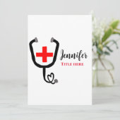 Verpleegkundige arts rood plus stethoscoop voeg na feestdagenkaart (Staand voorkant)