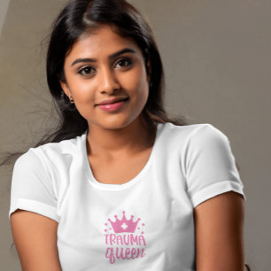 Verpleegkundige Gift Roze Minimalistische Koningin T-shirt