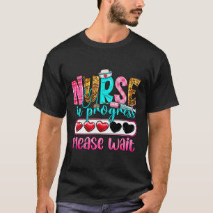 Verpleegkundige in uitvoering Wacht op verpleegkun T-shirt
