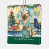 Verpleegkundige kersttijd op de werkvloer keramisch ornament (Links)
