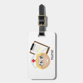 Verpleegkundige met medische klembord en thermomet bagagelabel (Voorkant verticaal)