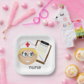 Verpleegkundige met medische klembord en thermomet papieren bordje (Feest)