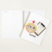 Verpleegkundige met medische klembord en thermomet planner (Display)