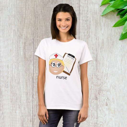Verpleegkundige met medische klembord en thermomet t-shirt