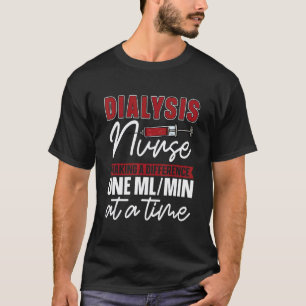 Verpleegkundige nefrologie dialyse tech die een ve t-shirt
