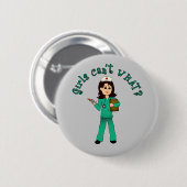 Verpleegkundige op groene struiken (licht) ronde button 5,7 cm (Voorkant /achterkant)