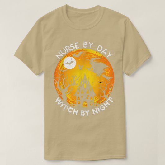 Verpleegkundige per dag getuige bij nacht grappige t-shirt (Design voorkant)