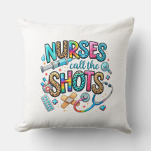 Verpleegkundigen bepalen de regels Throw Pillow 