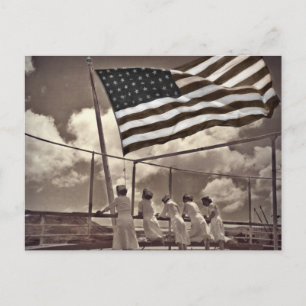 Verpleegkundigen die naar een eiland kijken 1945 briefkaart