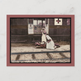 Verpleegkundigen en gewonden op treinstation briefkaart