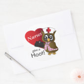 Verpleegkundigen geven een hete Cartoon uil Ronde Sticker (Envelop)