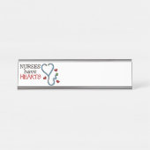 Verpleegkundigen hebben hart bureau naambordje (Voorkant)