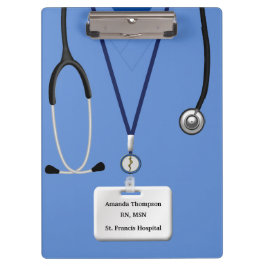 Verpleegkundigen in blauw klembord