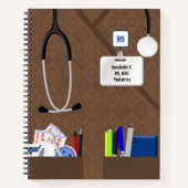 Verpleegkundigen in bruine kruiden op maat notitieboek (Voorkant)