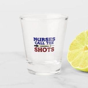 Verpleegkundigen roepen de schokken shot glas