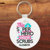 Verpleegster - Deze superheld draagt kruiden - voe Sleutelhanger (Voorkant)