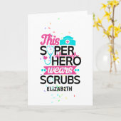 Verpleegster - Deze Superheld Draagt Scrubs - Voeg Kaart (Gele Bloem)
