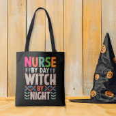 Verpleegster door Dag Heks door Nacht Halloween Ve Tote Bag