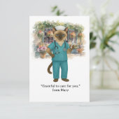 Verpleegster drink koffie in park Autumn Bedankkaart (Staand voorkant)