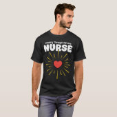 VERPLEEGSTER - GENEZEN DOOR DIENST T-SHIRT (Voorkant volledig)