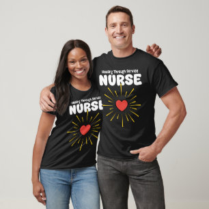 VERPLEEGSTER - GENEZEN DOOR DIENST T-SHIRT