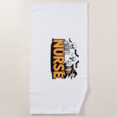 Verpleegster - Halloween - met geest, heks en skel Strandlaken (Voorkant)