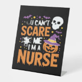 Verpleegster Halloween Witch Funny Nursing Essenti Reclamebord Met Voetstuk (Voorkant)