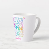 Verpleegster in elegante regenboogkleuren latte mok (Rechterhoek)