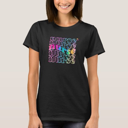 Verpleegster in elegante regenboogkleuren t-shirt (Voorkant)