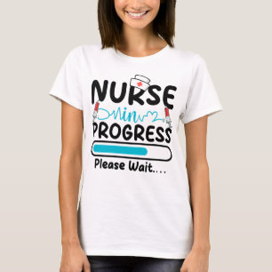 Verpleegster in Opleiding Laadt Vrouwen T-shirt