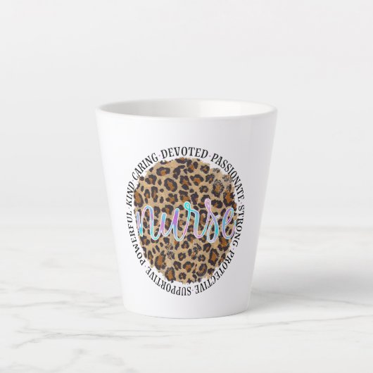 "Verpleegster" & inspirerende eigenschappen - Leop Latte Mok (Voorkant)