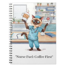 Verpleegster met koffie en je eigen tekst notitieboek