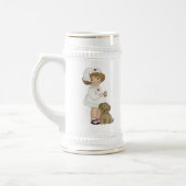 verpleegster met puppy T-shirts en cadeautjes Bierpul (Links)