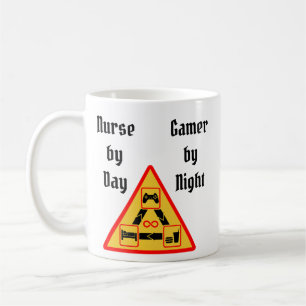 Verpleegster overdag, gamer 's nachts koffiemok