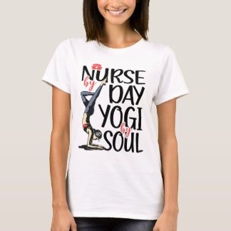 Verpleegster overdag, yogi van hart t-shirt