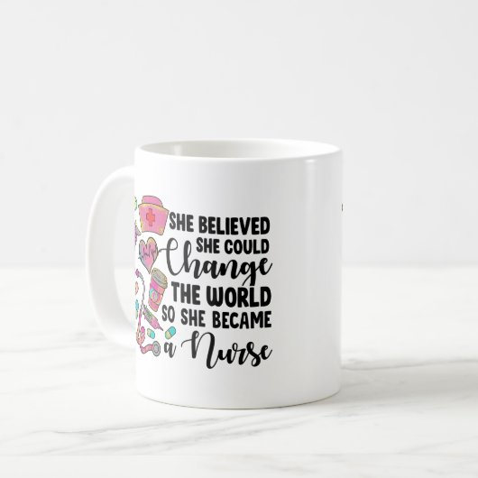 Verpleegster verandert de wereld groot koffiemok (Voorkant links)