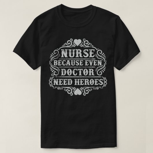 Verpleger omdat zelfs de dokter helden nodig heeft t-shirt (Design voorkant)