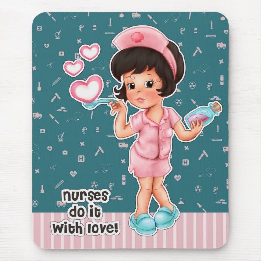 Verplegers doen het met Love. Cute Brunette Nurse Muismat (Voorkant)