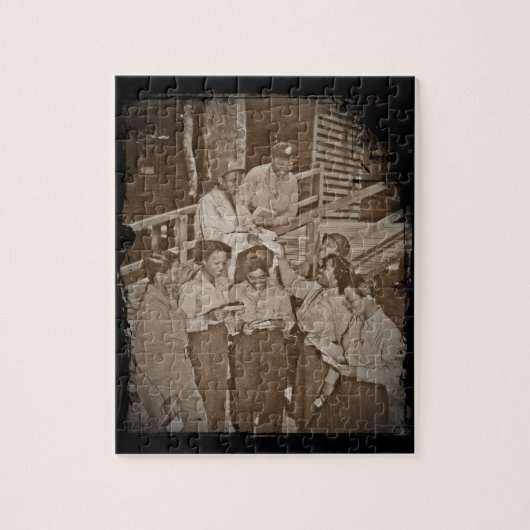 Verplegers in de Stille Oceaan die Post krijgen Legpuzzel (Verticaal)