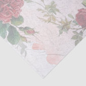 Verpletterde rode rozen die schrijven tissuepapier (Detail)