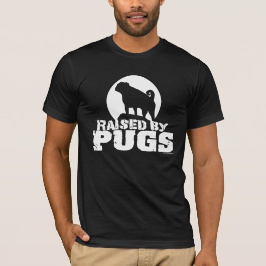 VERRAIST DOOR PUGS Dark T-Shirt (Voorkant)