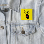 Verrassd, geschrokken, geel gezicht vierkante button 5,1 cm (In situ)