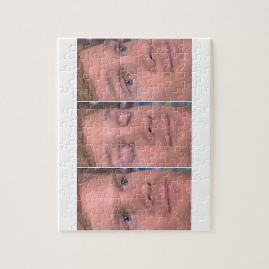 Verrassde blanke vent die de reactie van het thema legpuzzel (Verticaal)