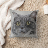 Verrassde grijze kat, een typisch ras kussen (Deken)