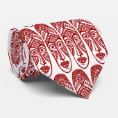 Verrassde Tiki maskers - Ruby Red op White Stropdas (Opgerold)
